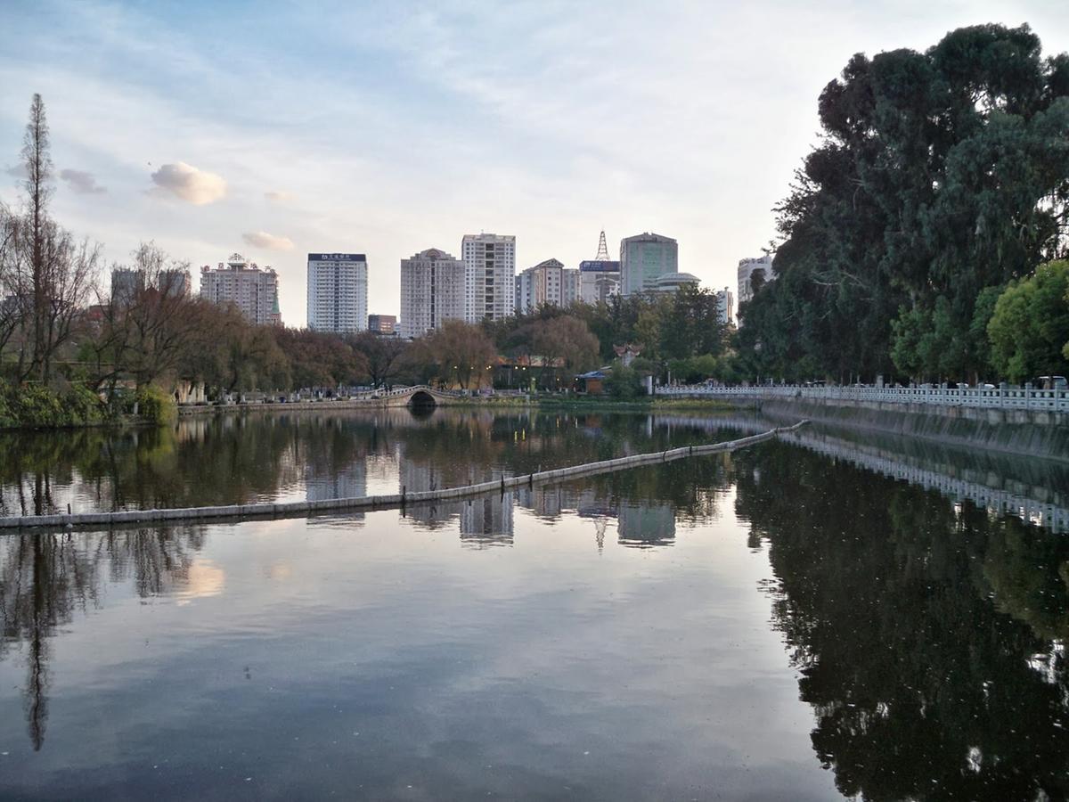 Bai Nian Sheng Shi Hotel Kunming Eksteriør bilde